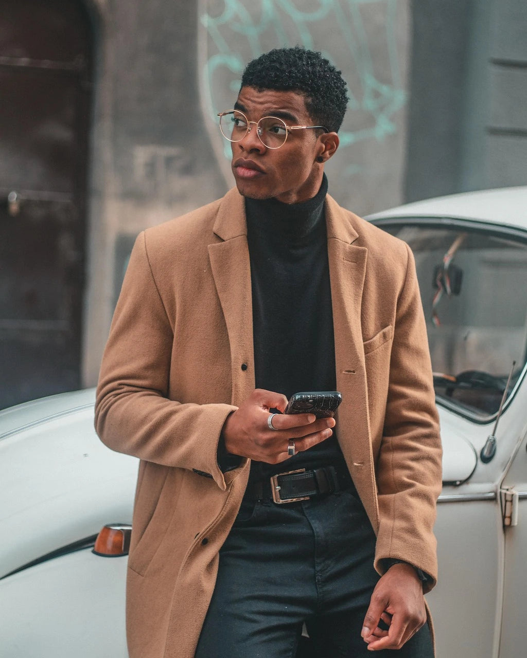files/glassesshop-man-9182458_1280.webp